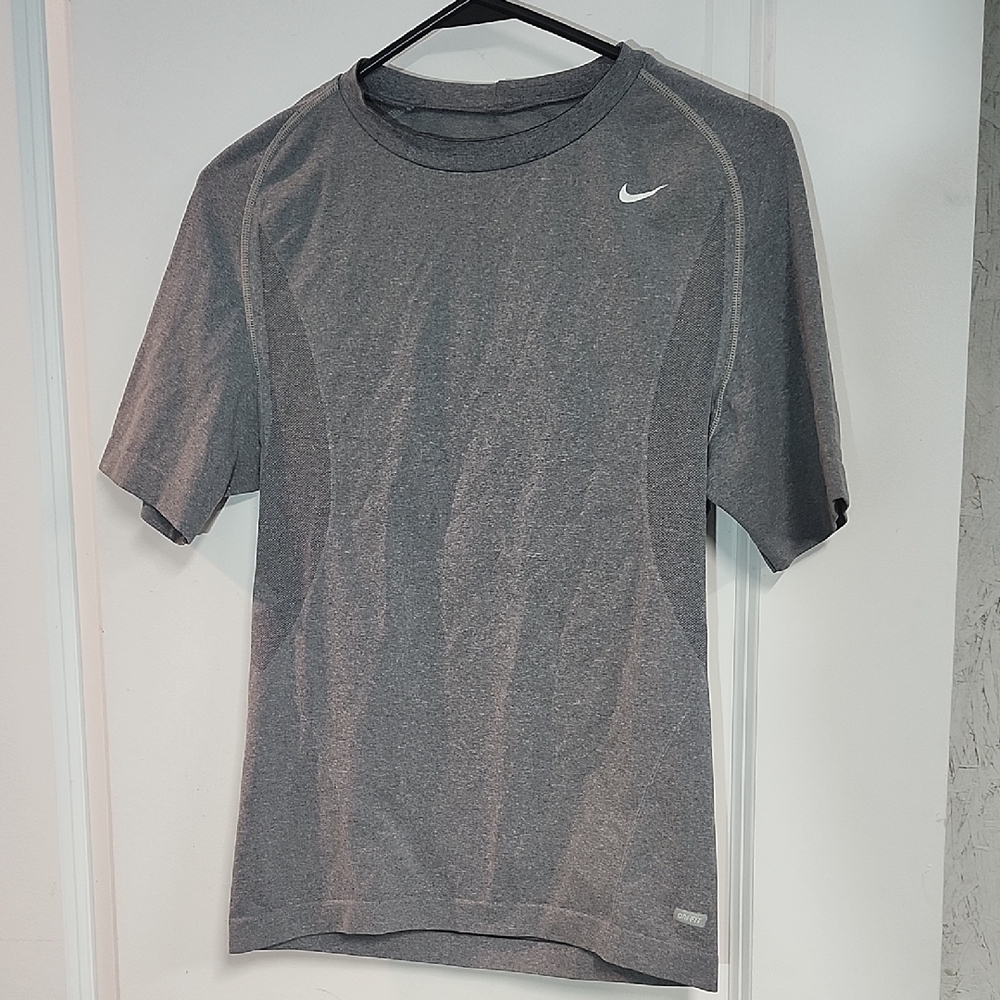 Nike Men's Short Sleeve Gray Tee
